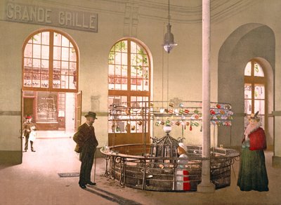 Acqua di sorgente di Vichy venduta al bicchiere alla fonte Grande Grille da French Photographer