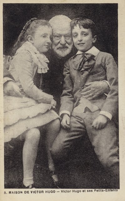 Victor Hugo con i suoi nipoti da French Photographer