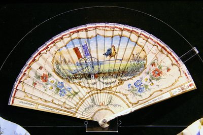 Ventaglio patriottico della Prima Guerra Mondiale del fabbricante di ventagli parigino, Maison Kees da French School