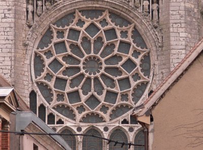 Veduta esterna della finestra rosa nord da French School