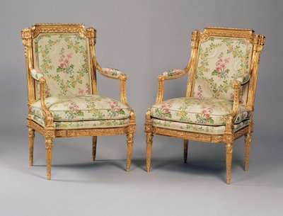 Un paio di poltrone da una suite di mobili Luigi XVI, timbrato da Delaisement, c.1780 da French School