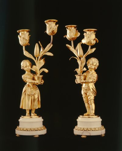 Una coppia di candelabri in bronzo dorato da French School
