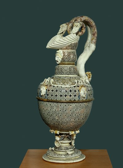 Brocca in maiolica fine realizzata a Saint Porchaire da French School