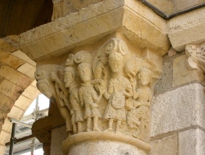 Capitello raffigurante un gruppo di uomini da French School