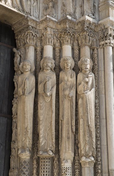 Cattedrale di Chartres, dettaglio del fuoco a destra della baia centrale della porta reale, da sinistra a destra, un profeta, Re Davide, una Regina, Salomone da French School