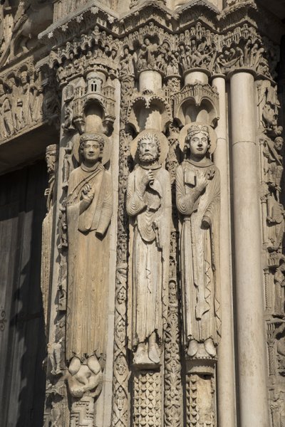 Cattedrale di Chartres, dettaglio della baia a destra del portale reale, da sinistra a destra, un re, Rolando, Luigi VII da French School