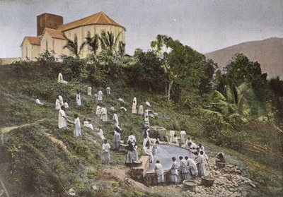 Bambini in Nuova Caledonia portati al lavatoio dalle Suore Missionarie, inciso da Gillot, fine XIX secolo da French School