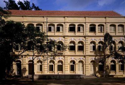Architettura coloniale in Vietnam: Dettaglio della Scuola Puginier, scuola cristiana fondata da Monsignor Puginier, costruita nel 1898, architettura in stile militare da French School
