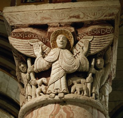 Capitello della colonna che raffigura l