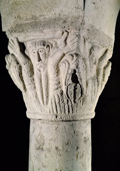 Capitello di colonna con un uomo con le braccia alzate da French School
