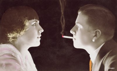 Coppia con una sigaretta, 1917 da French School