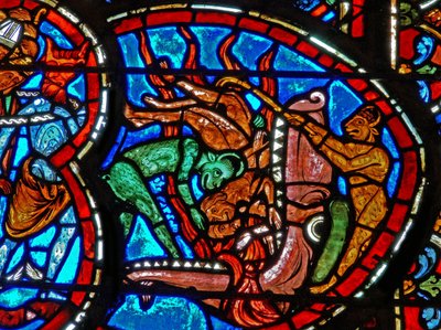 Dettaglio di una finestra raffigurante il Giudizio Universale: la Bocca dell