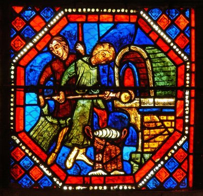 Dettaglio della vetrata di San Giovanni: fornai al lavoro da French School