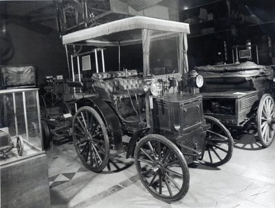 Primo automobile Peugeot, c.1898 da French School