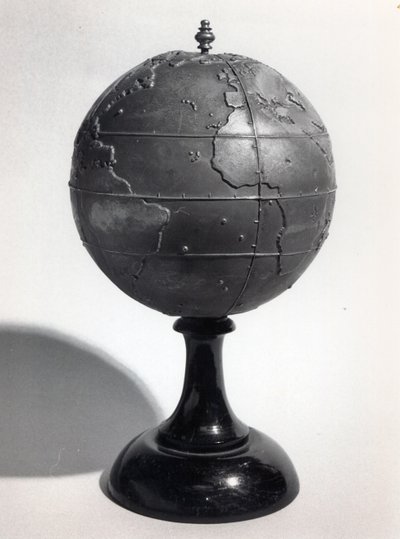 Globo educativo per non vedenti (bronzo) (foto in b/n) da French School