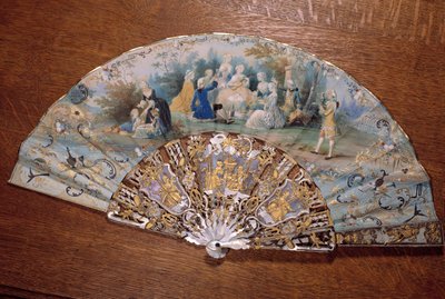 Ventaglio che rappresenta un gusto campestre. Un gruppo di nobili fa un picnic in un parco. XVIII secolo Chantilly, Museo Condé da French School
