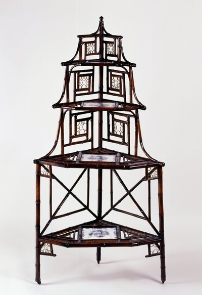 Etagere angolare in bambù in stile Estremo Oriente Secondo Impero (Napoleone III) con piastrelle in maiolica francese e quattro ripiani, seconda metà del XIX secolo, Francia da French School