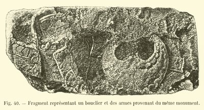 Frammento rappresentante uno scudo e delle armi provenienti dallo stesso monumento da French School