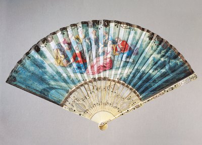 Ventaglio raffigurante Danza e gioco, pelle di cigno con bastoncino di guardia in avorio intarsiato con madreperla da French School