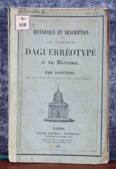 Historique et Description des Procedes de Daguerreotype et du Diorama, Manuale che accompagna la fotocamera commercializzata da Daguerre e Giroux nel 1839 da French School