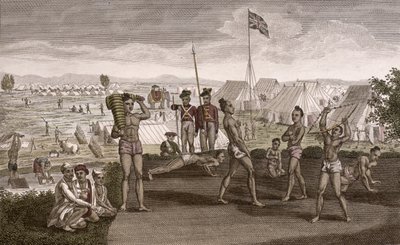 Guerrieri indiani che si esercitano con vista sul campo dei residenti inglesi, c.1810 da French School