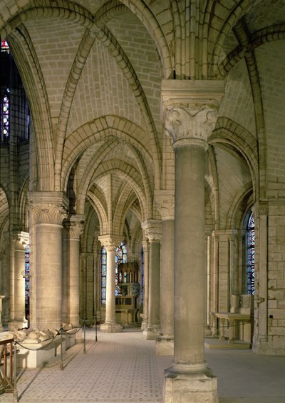 Veduta interna del deambulatorio da French School