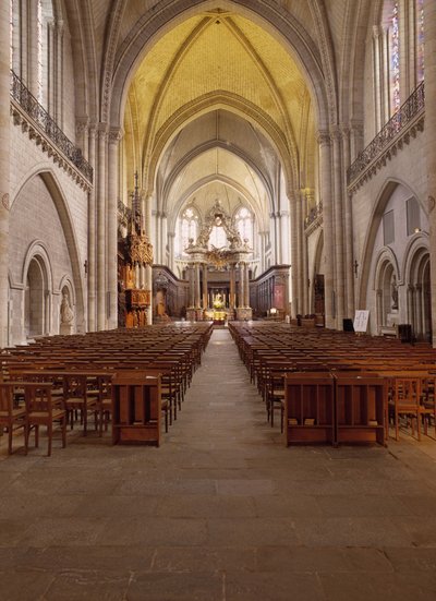Vista interna della Cattedrale di Angers (Maine e Loira) costruita tra il XII e il XV secolo, rappresentante la perfetta fusione tra stile romanico e gotico da French School