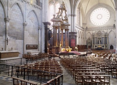 Vista interna della Cattedrale di Angers (Maine e Loira) costruita tra il XII e il XV secolo, rappresentante la perfetta fusione tra stile romanico e gotico da French School