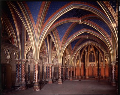 Veduta interna della cappella inferiore della Sainte-Chapelle (1245-1248) a Parigi, Francia da French School