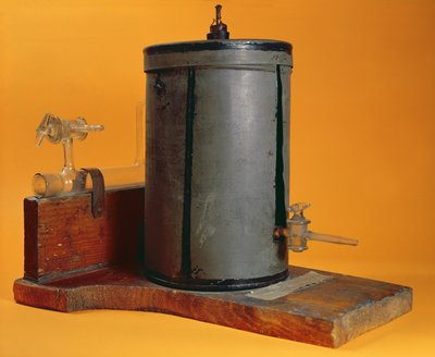Camera di ionizzazione ideata da Marie Curie (1867-1934) c.1897 da French School