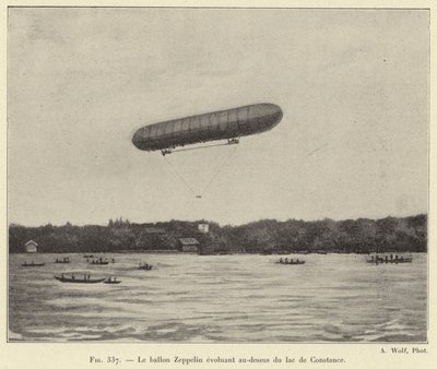 Il dirigibile Zeppelin che vola sopra il lago di Costanza (incisione) da French School