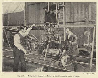 MM Santos-Dumont e Buchet che visitano il motore, nel hangar (incisione) da French School