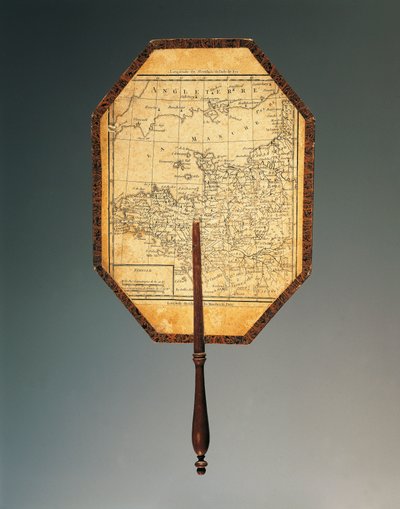 Mappa della Francia nord-occidentale, ventaglio di cartone dipinto a gouache con stampa acquerellata e manico di legno sagomato da French School
