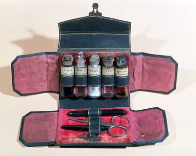 Valigetta medica con strumenti e medicinali, inizio XIX secolo da French School
