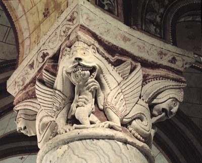 Mostro che divora un umano, capitello della colonna da French School