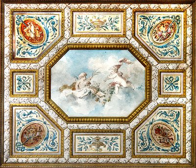 Soffitto della sala della musica con putti che suonano strumenti da French School