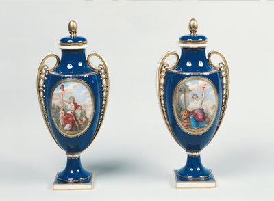 Coppia di vasi di Sèvres decorati con figure allegoriche della Giustizia e della Repubblica da French School