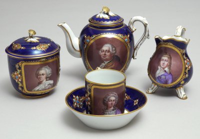 Parte di un servizio da tè con ritratti di Luigi XVI (1754-93) e Maria Antonietta (1755-93), Sevres, Francia, c.1789 da French School