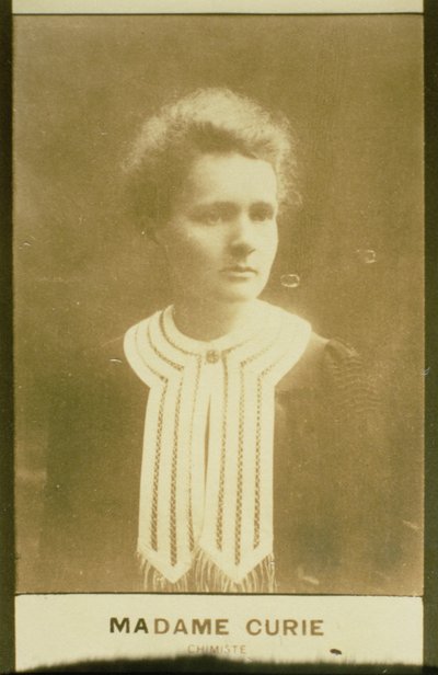 Ritratto di Marie Curie (1867-1934) (foto seppia) da French School