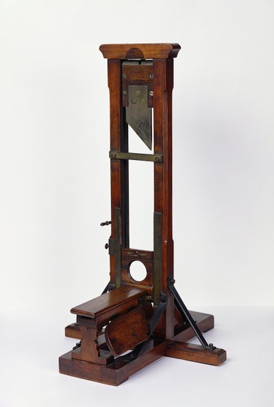 Modello ridotto di una ghigliottina (legno e metallo) da French School