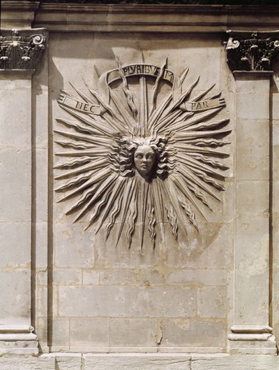 Rilievo del sole dalla facciata da French School