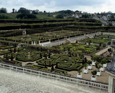 Architettura rinascimentale: vista dei giardini del Castello di Villandry costruito all