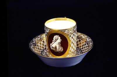 Tazza e Piattino di Sèvres con Effigie di Luigi XVI, c.1775 da French School