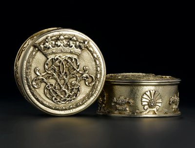 Piccola scatola circolare in argento dorato con coperchio dal servizio da toeletta Lennoxlove, di proprietà di Frances Teresa Stewart, Duchessa di Richmond e Lennox: Francese, Parigi, saggiata tra settembre 1672 e ottobre 1674 da French School