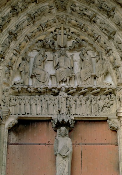 Timpano del portale sud raffigurante Cristo in trono con una figura di Beau Christ sul trumeau sottostante, XII secolo da French School