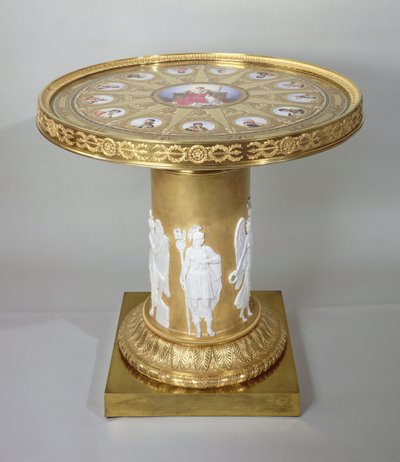 Il tavolo di Austerlitz, intarsiato con placche di Sèvres che commemorano la vittoria di Napoleone ad Austerlitz, 1808-10 (oro e porcellana) da French School