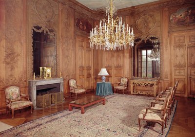Il Grande Salone con lavori in legno attribuiti a Verbeck e mobili del periodo Luigi XV firmati da D. Delant e F. Folliot, 1730-36 da French School