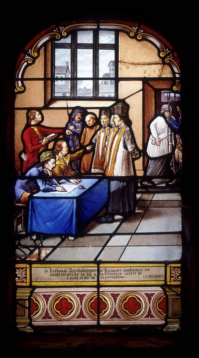 Il Tribunale Rivoluzionario di Quimper condanna questi confessori della fede alla detenzione seguita da esilio e deportazione (1793-95) - vetrate della Chiesa di San Germano a Kerlaz da French School