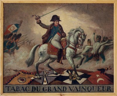 Al tabacco del grande vincitore. (ritratto equestre di Napoleone Bonaparte (1769-1821), che guida le sue truppe in battaglia. Sul retro della tela un quartetto: “Il successo delle sue imprese, / Le sue vittorie in cento battaglie, / Non hanno altri segreti da French School