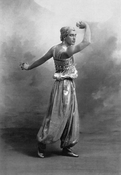Vaslav Nijinsky (1890-1950) ballerino russo di origini polacche qui nel balletto Sheherazade da French School